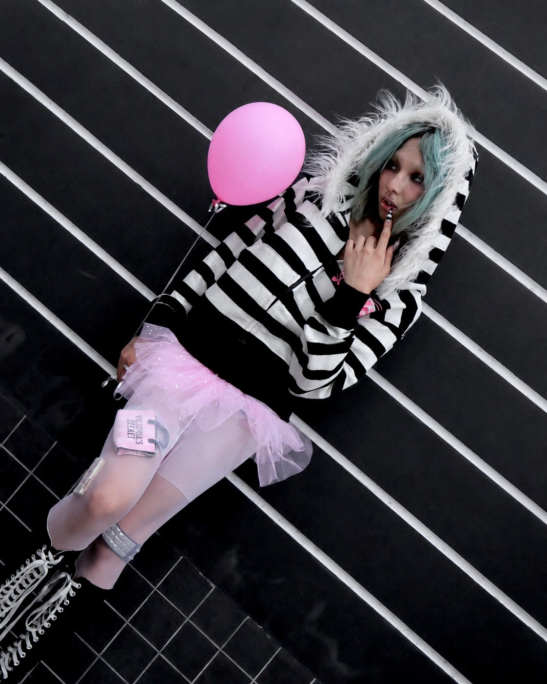 </2 STRIPED FUR ZIP UP HOODIE