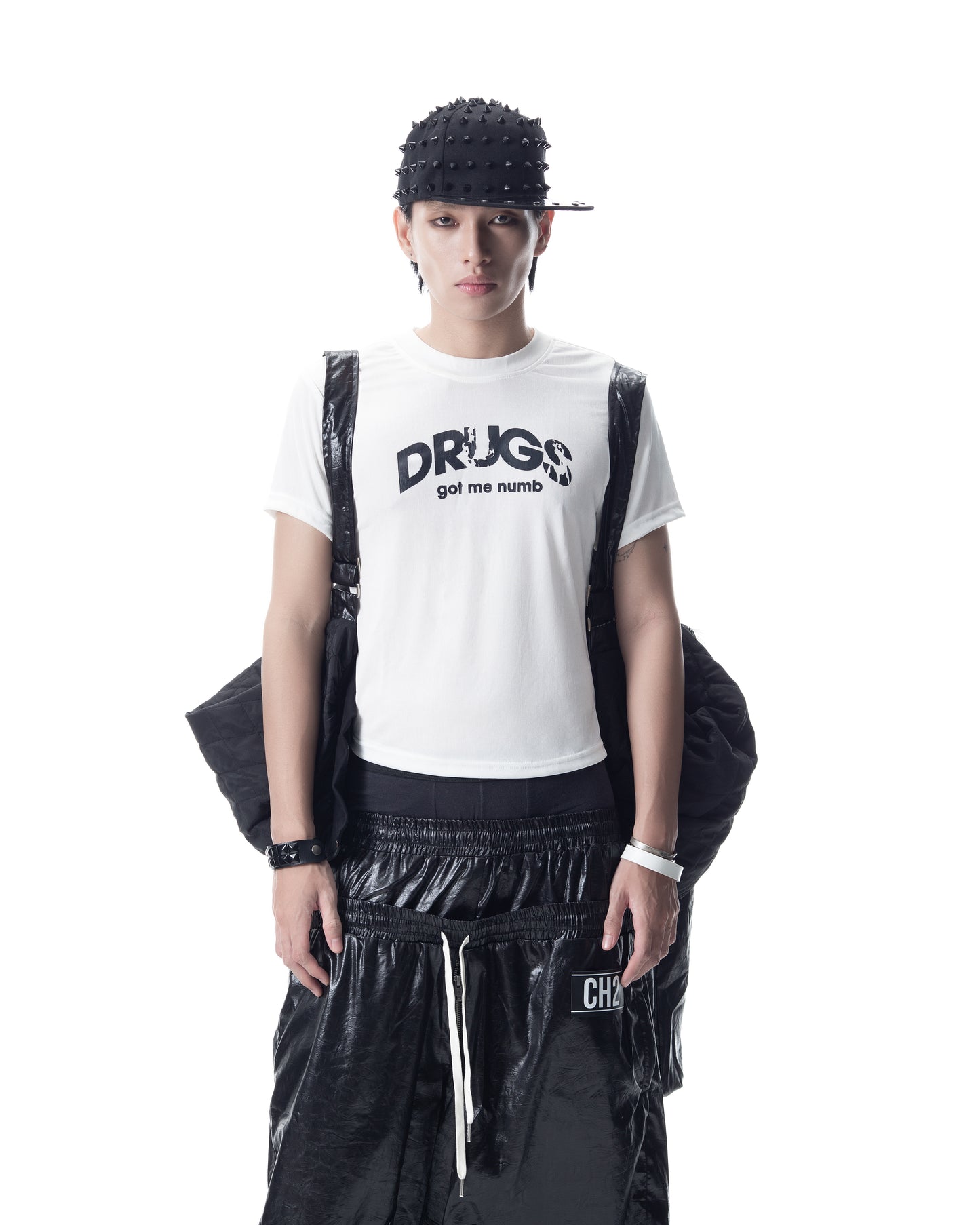 </2 DRUGS GOT ME NUMB TSHIRT
