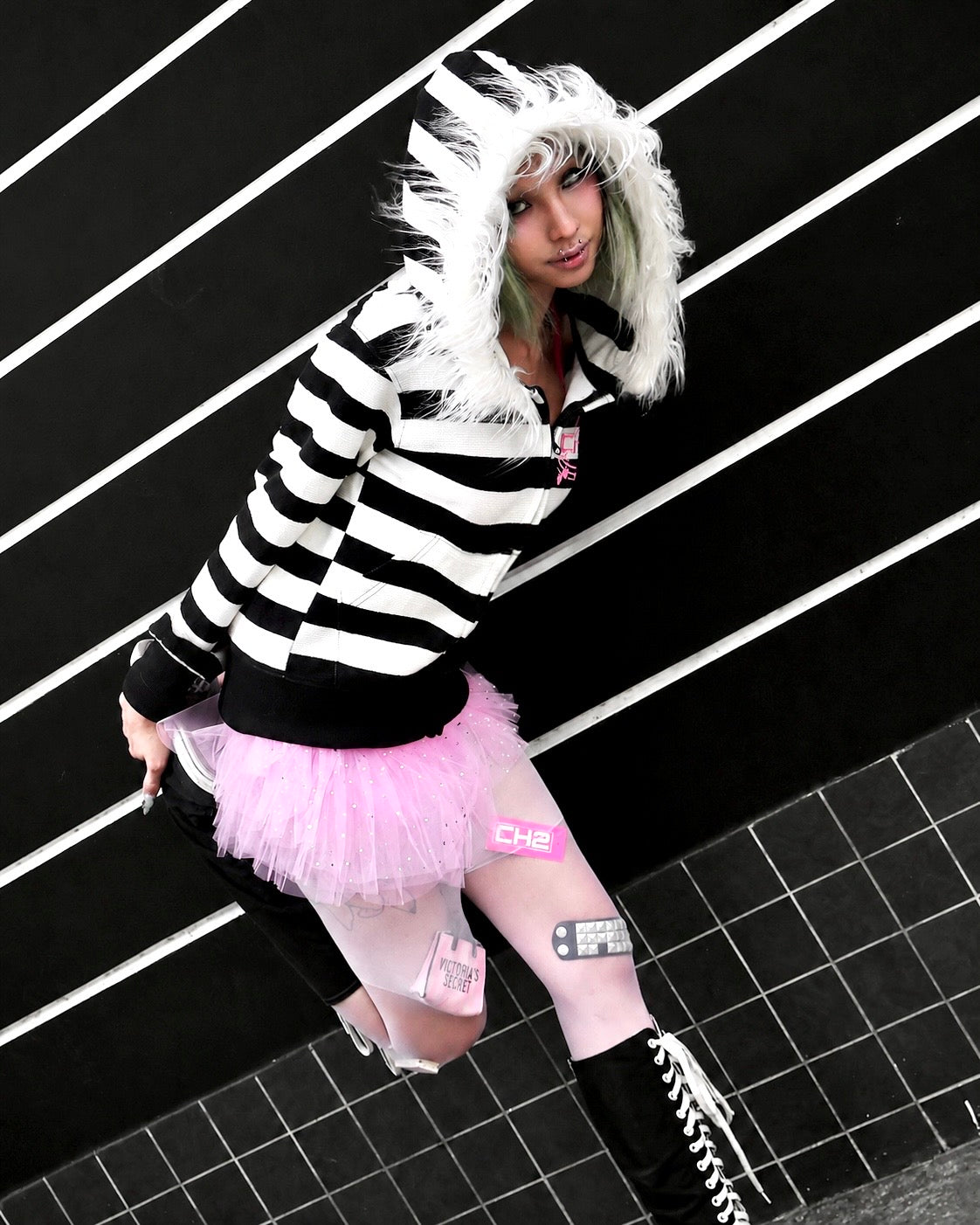 </2 STRIPED FUR ZIP UP HOODIE