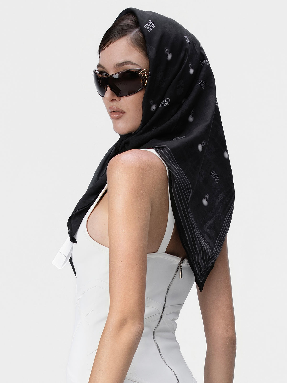 BOYPHO & QUYCO FADED SKULL SILK SCARF (BLACK)