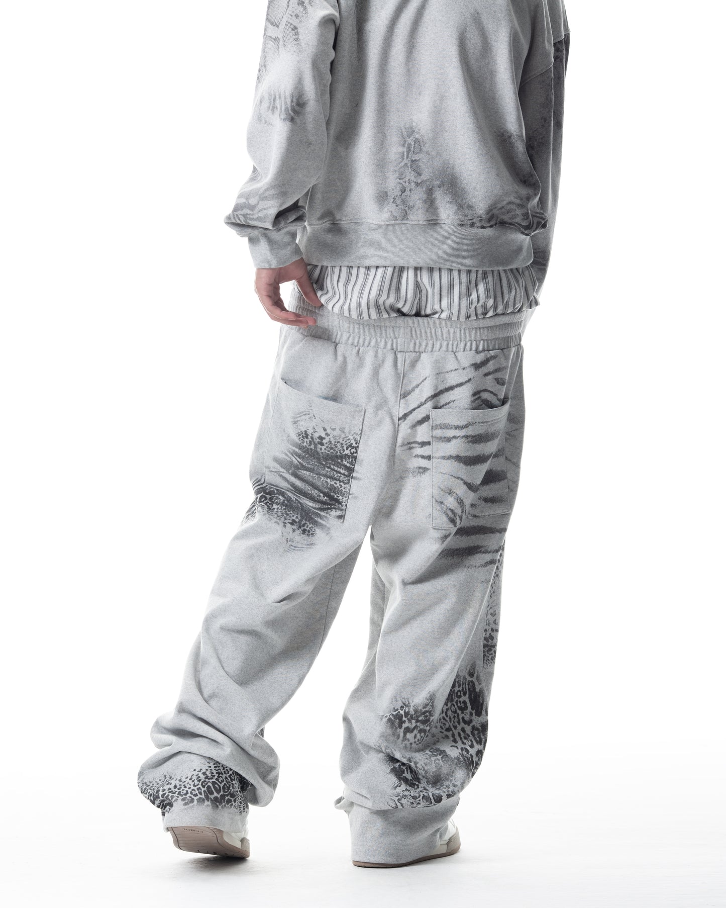 </2 CH2 X OFFONOFF SWEATPANTS