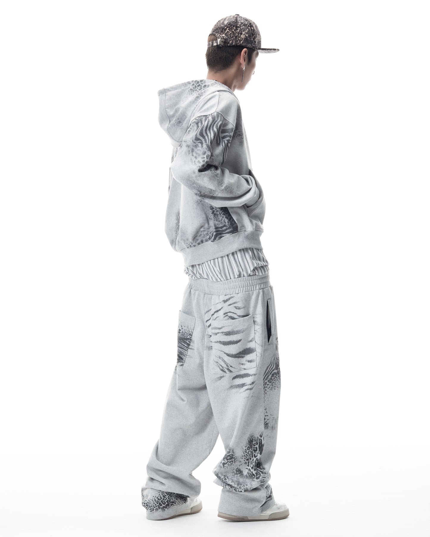 </2 CH2 X OFFONOFF SWEATPANTS